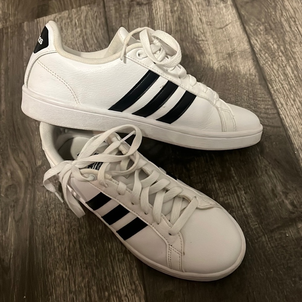 Woman’s Adidas size 8.5